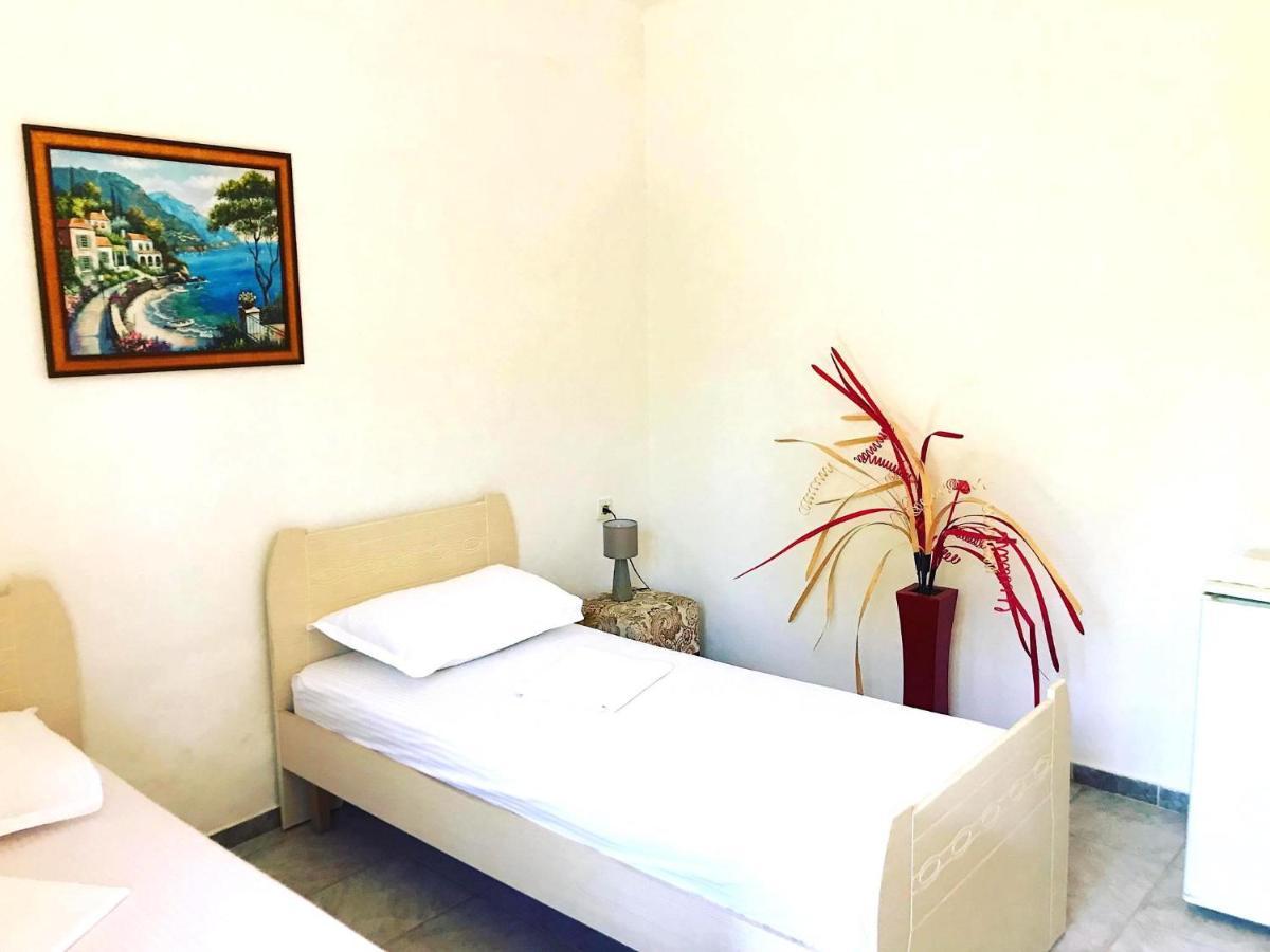 Vila Aliaj Luxury Apartment With 2 Rooms With Private Wonderful Terrace Durrës Exterior foto